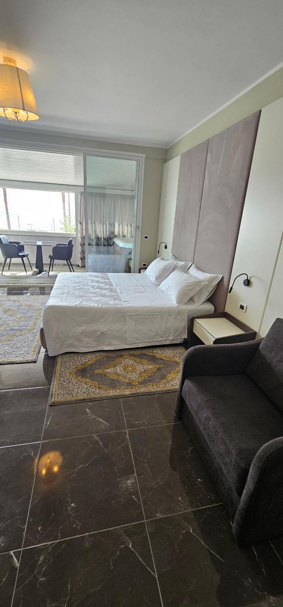 Hotel Pirro Vlorë Rum bild