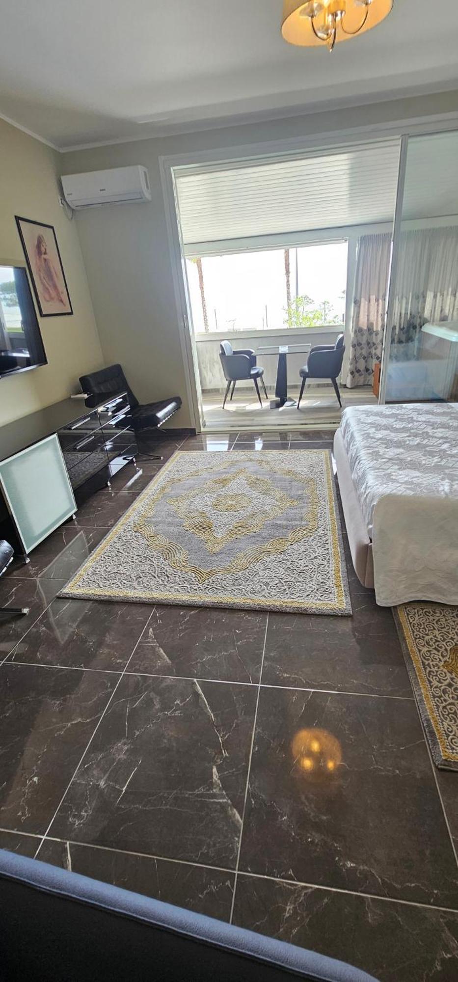 Hotel Pirro Vlorë Rum bild