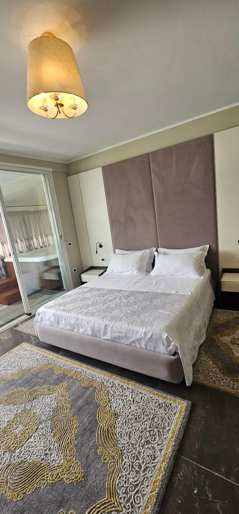 Hotel Pirro Vlorë Rum bild